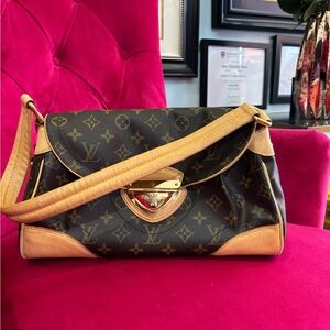 Chic Louis Vuitton Monogram Beverly Handbag